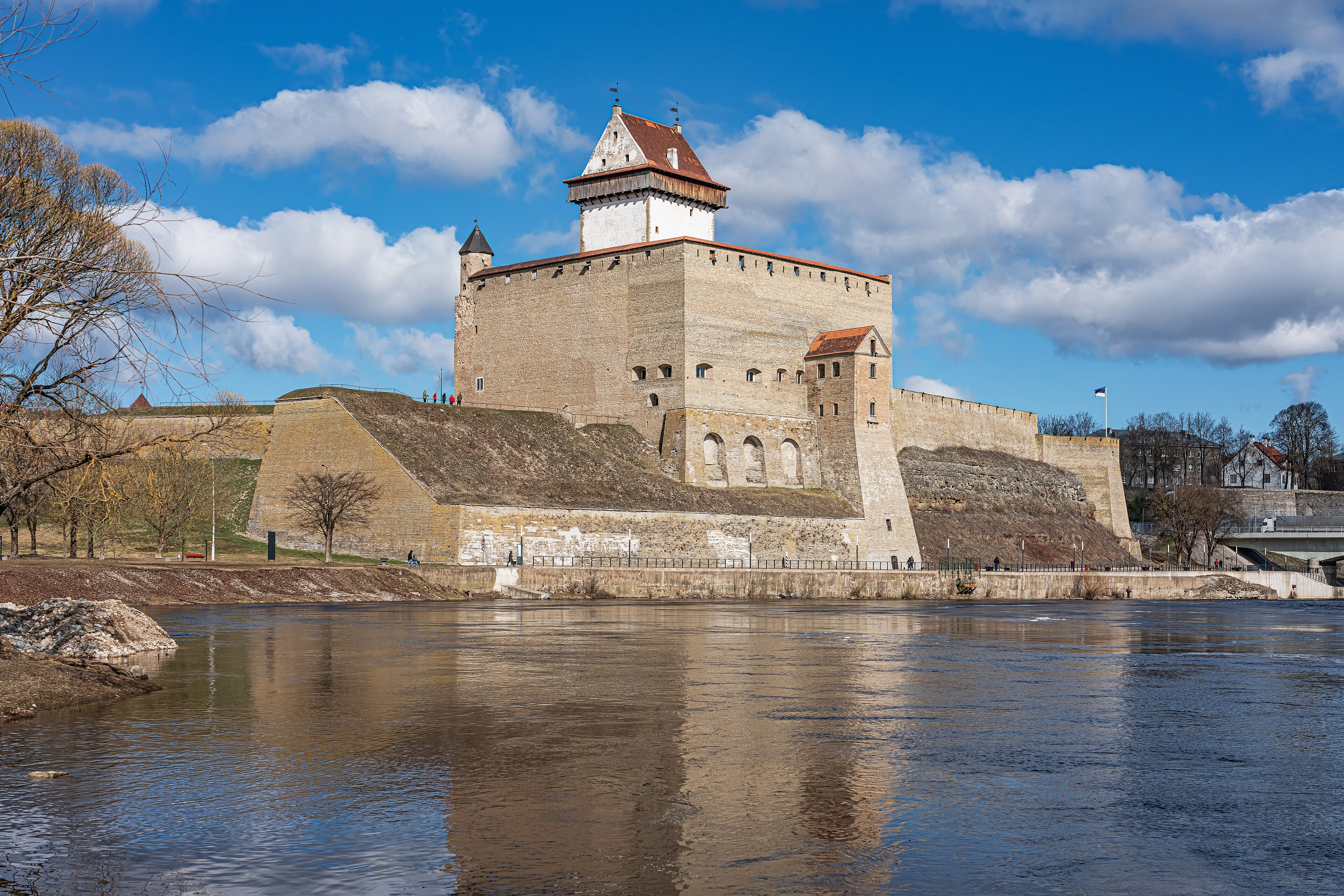 Exhibition on pharmacy history opened at Narva Estonian Language House