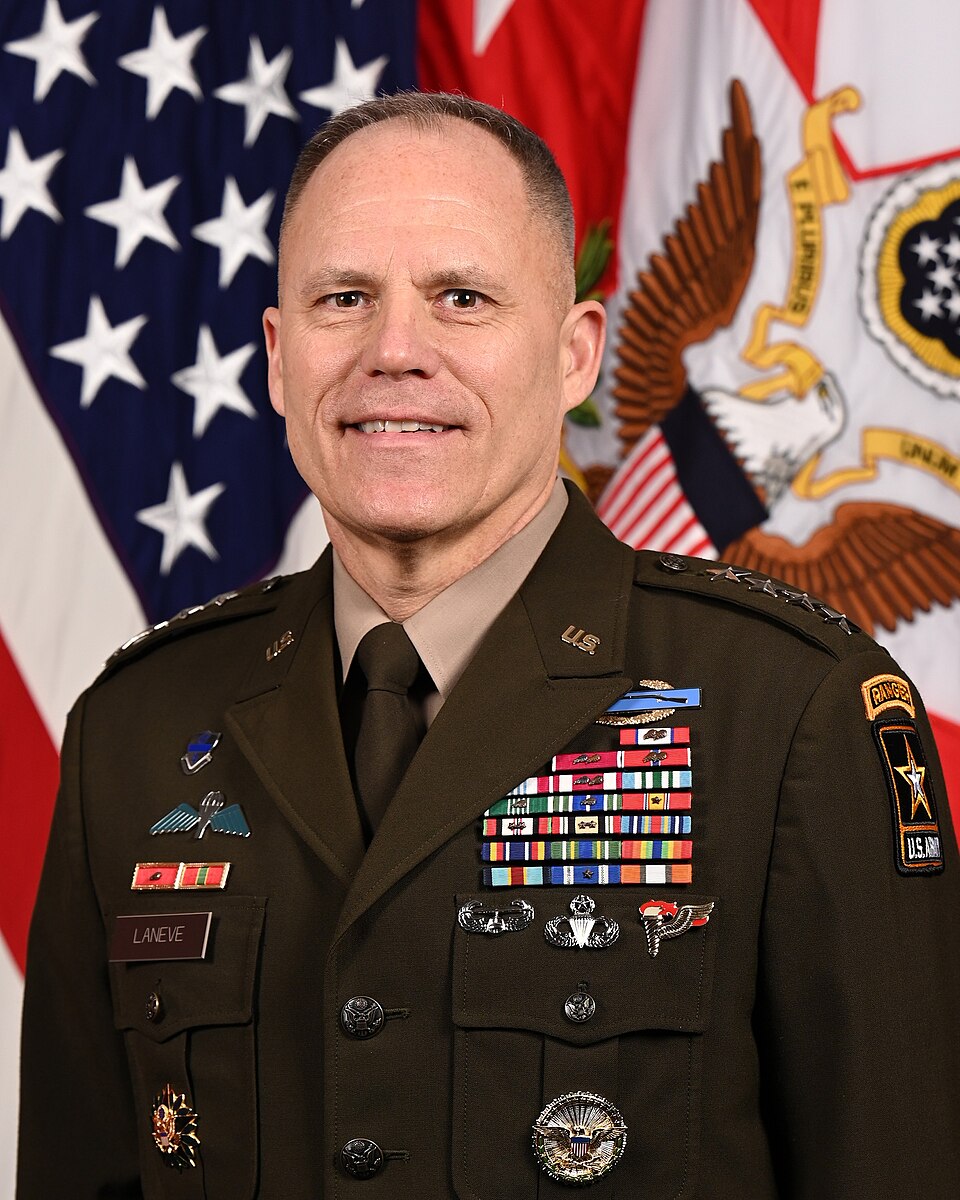 Новый командующий армией США: кто такой Кристофер ЛаНив?