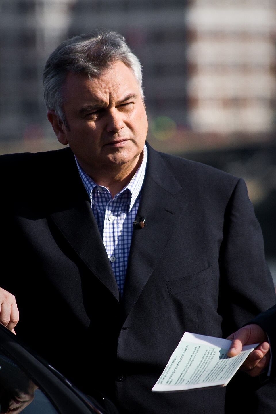 Телеведущий Имон Холмс восстанавливается после инсульта