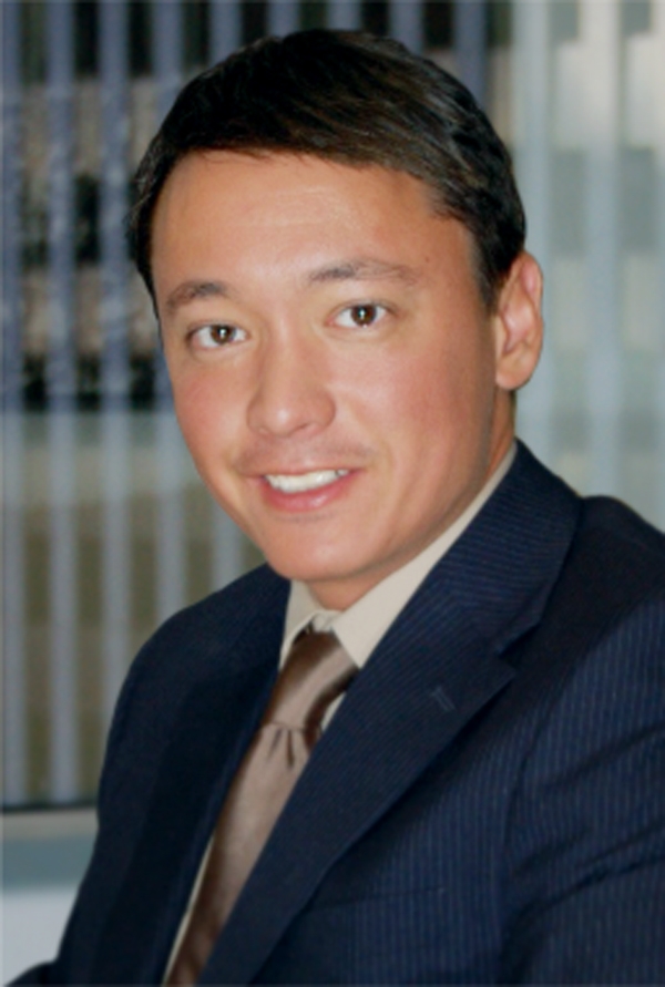 Suusataja päästis pea alaspidi lumes kinni jäänud lumelaudurit