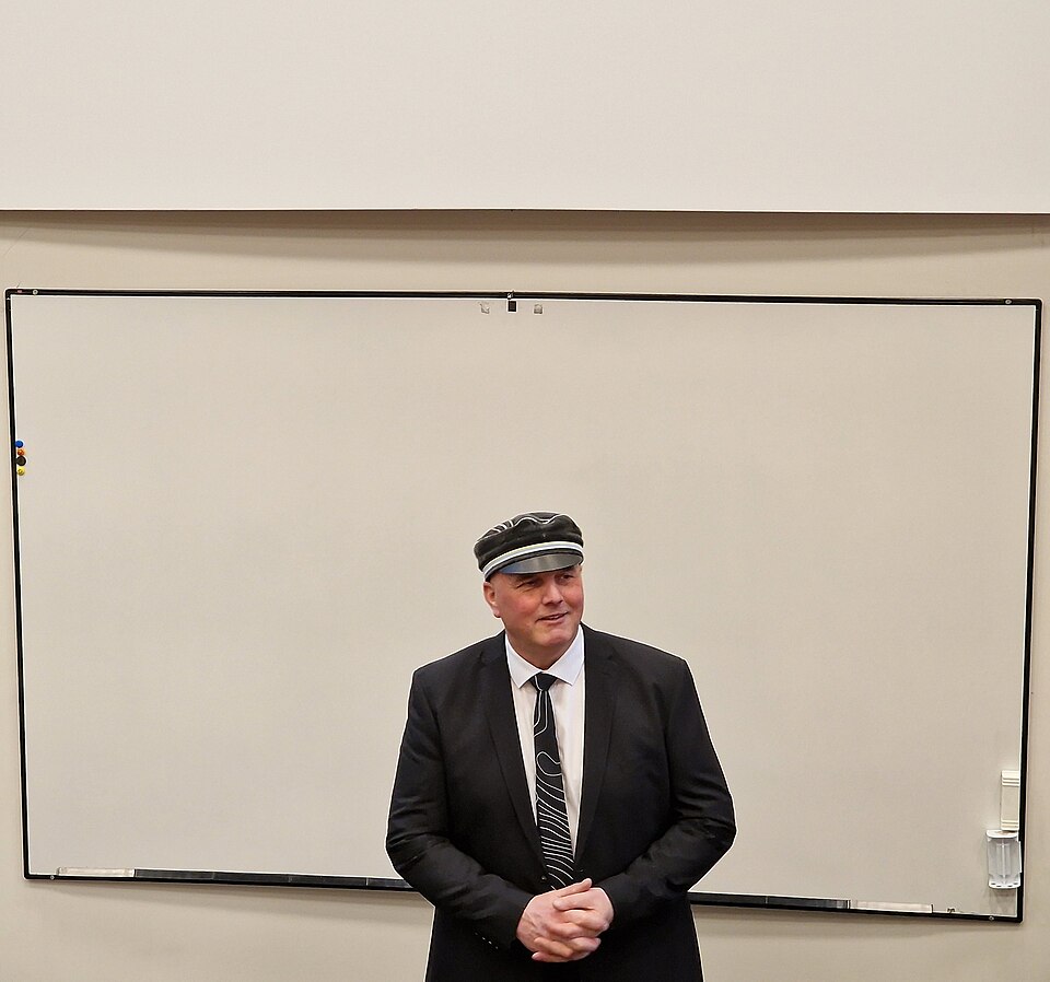 Ida-Virumaa kutsehariduskeskuse juht müüb kolm Volgat