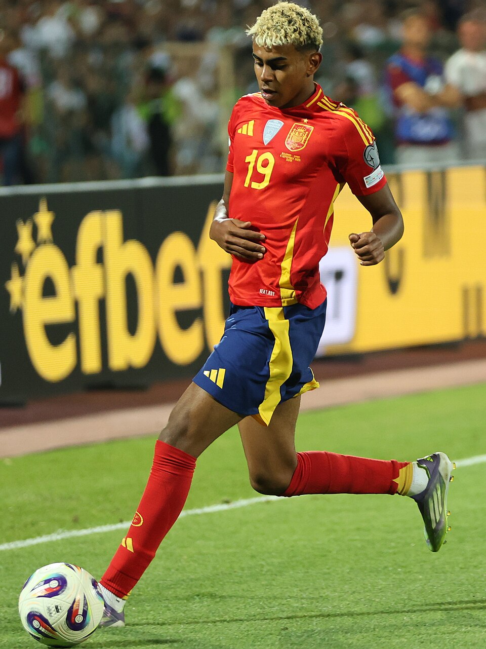 Yamal kritiseerib Hispaania fänne islamivastaste laulude pärast