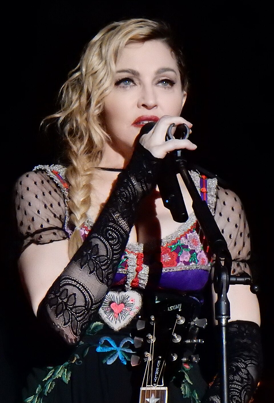 Madonna naaseb: "Confessions II" järgneb ikoonilistele 2005. aasta hitidele