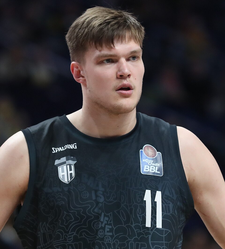 Kotsar naasis platsile pikalt vigastuspausilt