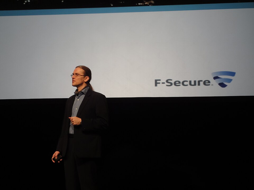 Küberjulgeoleku veteran võtab nüüd sihikule droonid