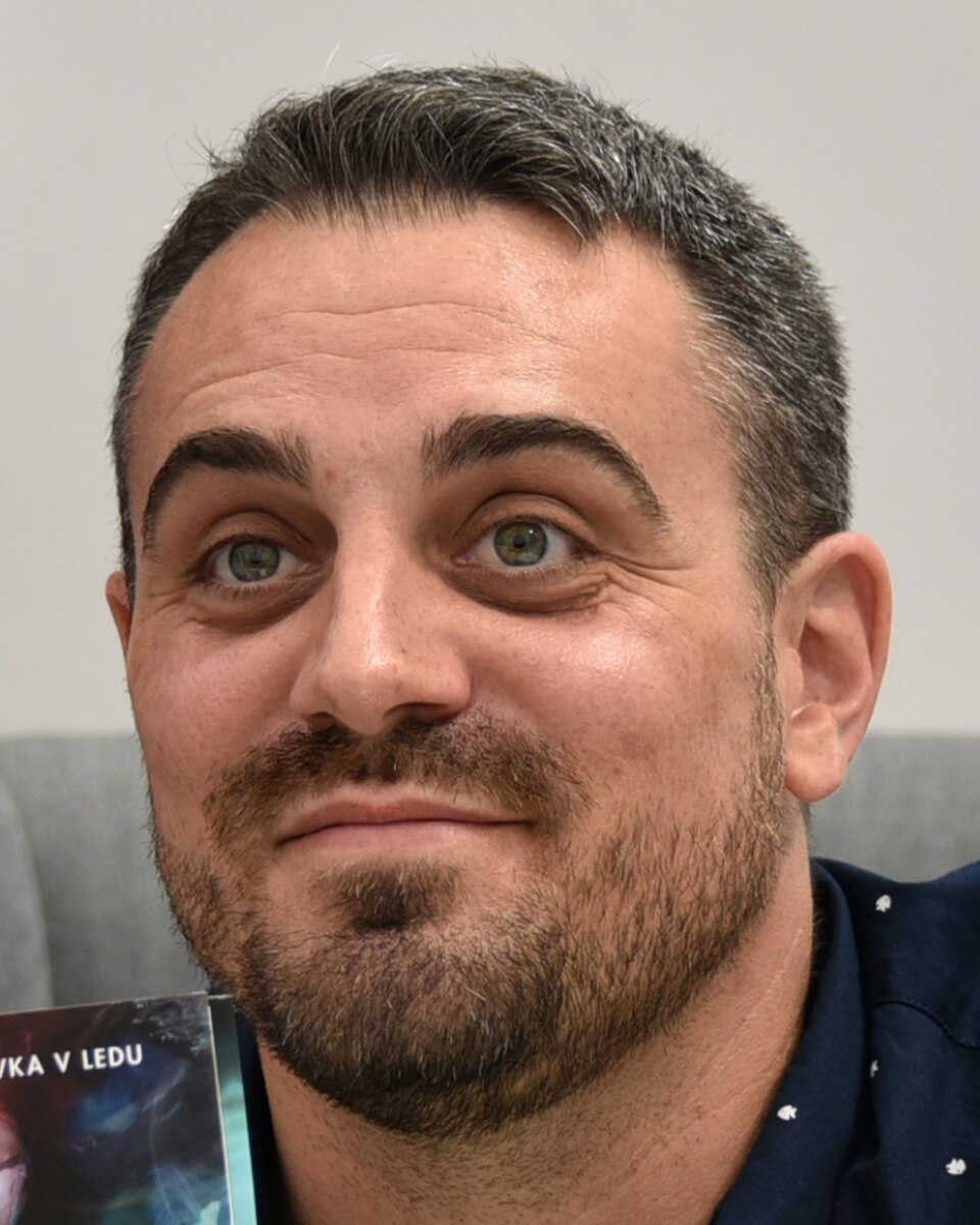 Krimikirjanik Bryndza: inimeste salastused panevad mind kirjutama