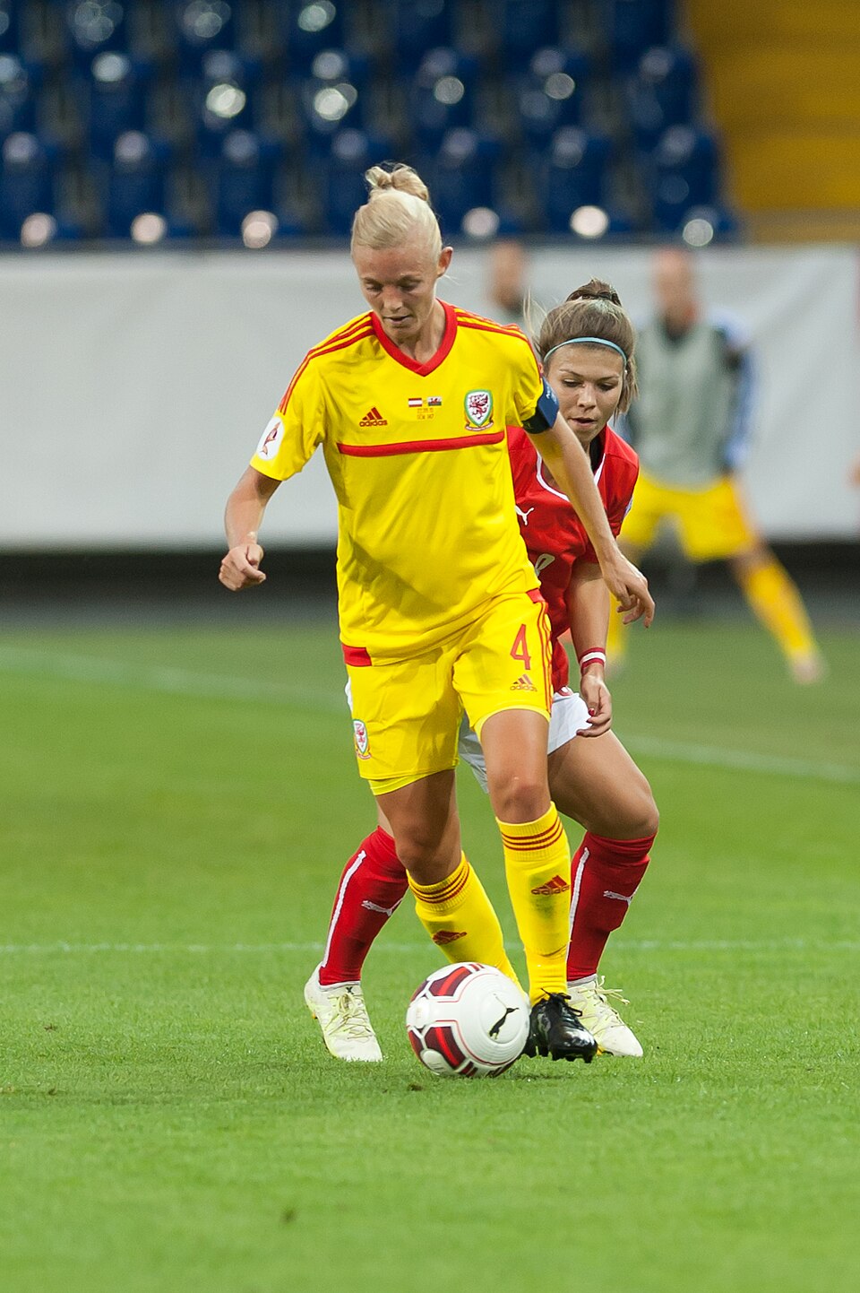 Walesite Sophie Ingle jätkab maailmaklassi jalgpalli karjääri