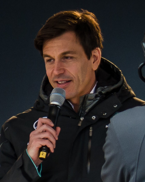 Mercedese juhil oli plaan vallandada mõlemad F1 sõitjad
