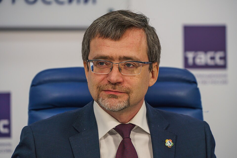 Фонд Навального разоблачил имущество семьи руководителя государственного социологического института России на миллионы рублей